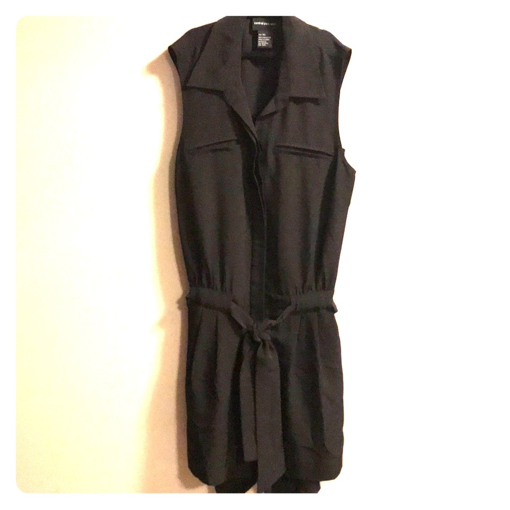 Sleeveless Collared Short Romper Open Back